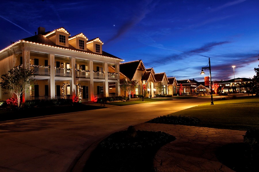 Two Ways Lighting Control Helps Out During the Holidays